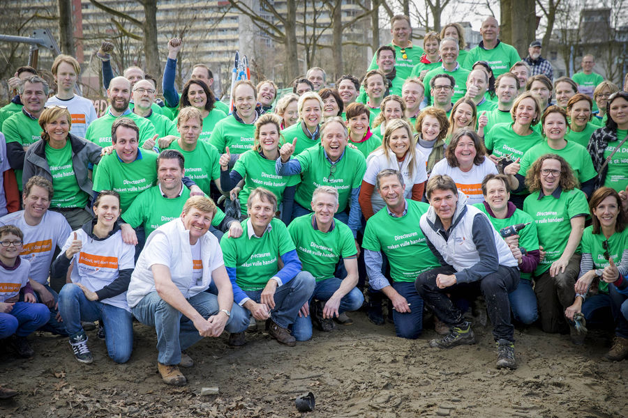 Bergse ondernemers, samen met Koning Willem-Alexander en Koningin Máxima, tijdens NLdoet in Bergen op Zoom